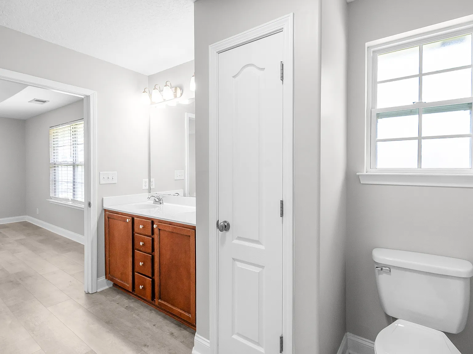4 bed, 2012 sqft, $2,450 — Photo 4