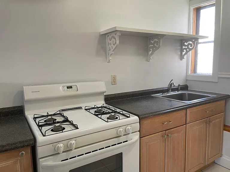 64 Dexter St #2R — Photo 5