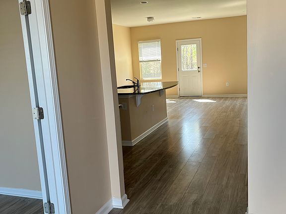 3rd image of 3076 Ellesmere Cir