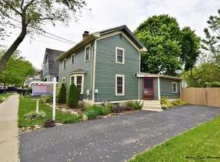 417 Spruce St, Aurora, IL 60506