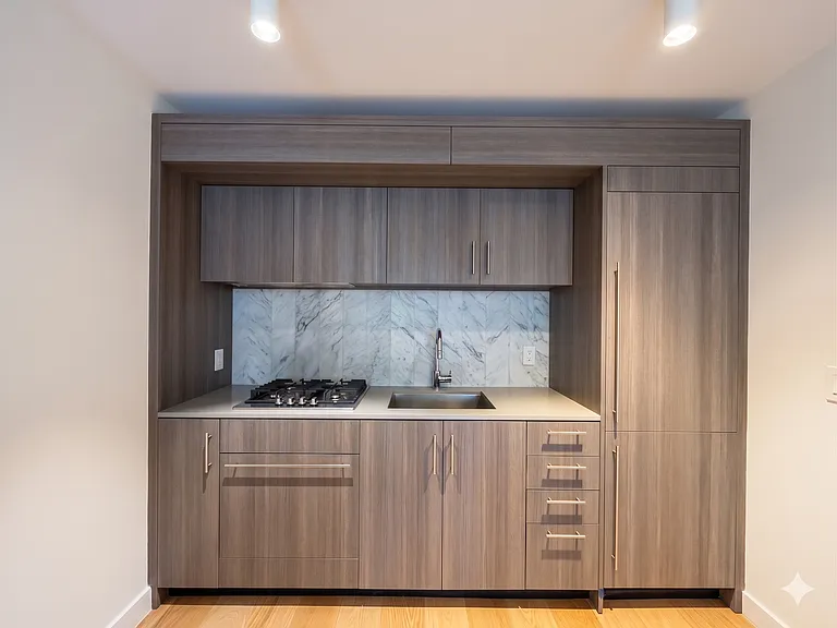 234 E 46th St #504 — Photo 5