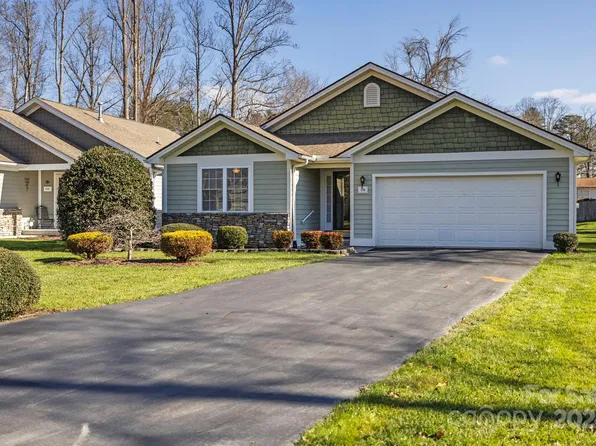 134 Fairway View Dr, Etowah, NC 28729