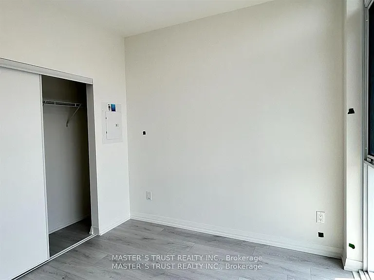 280 Dundas St W #906 — Photo 8