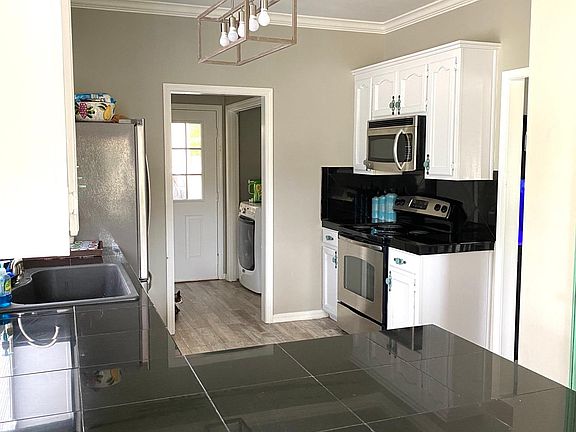 2nd image of 301 E Lafayette Dr