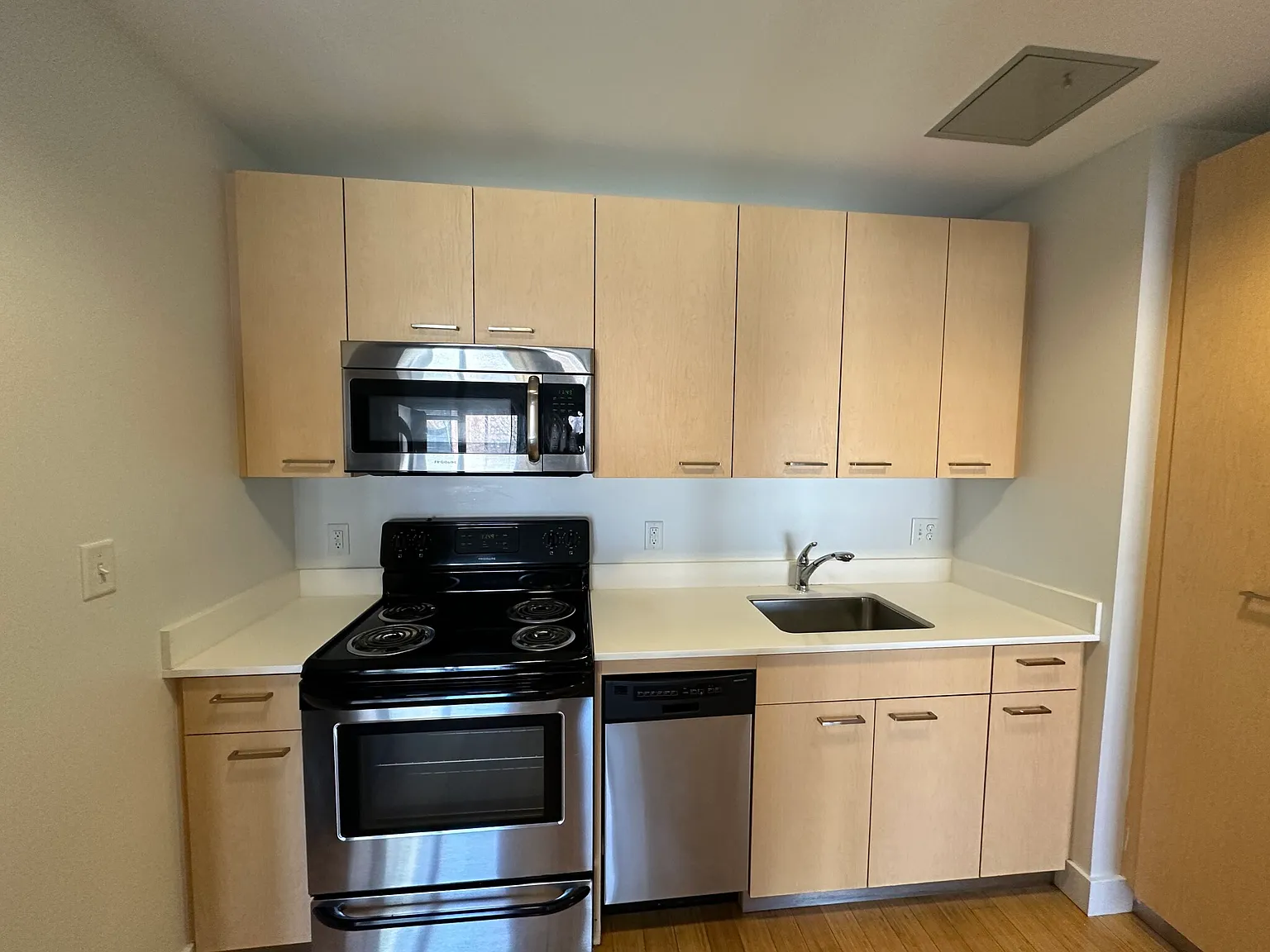1 bed, 1.0 bath, 543 sqft, $3,300 — Photo 4