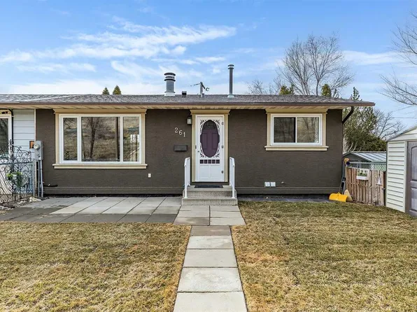 261 N 5th St NW, Medicine Hat, AB T1A 7X9