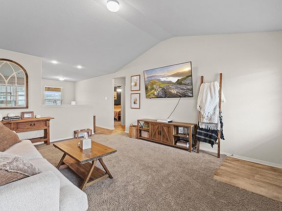 4th image of 20 Summer Wind Rd