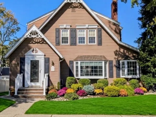 24 Hillcrest Ave, Clifton City, NJ 07013