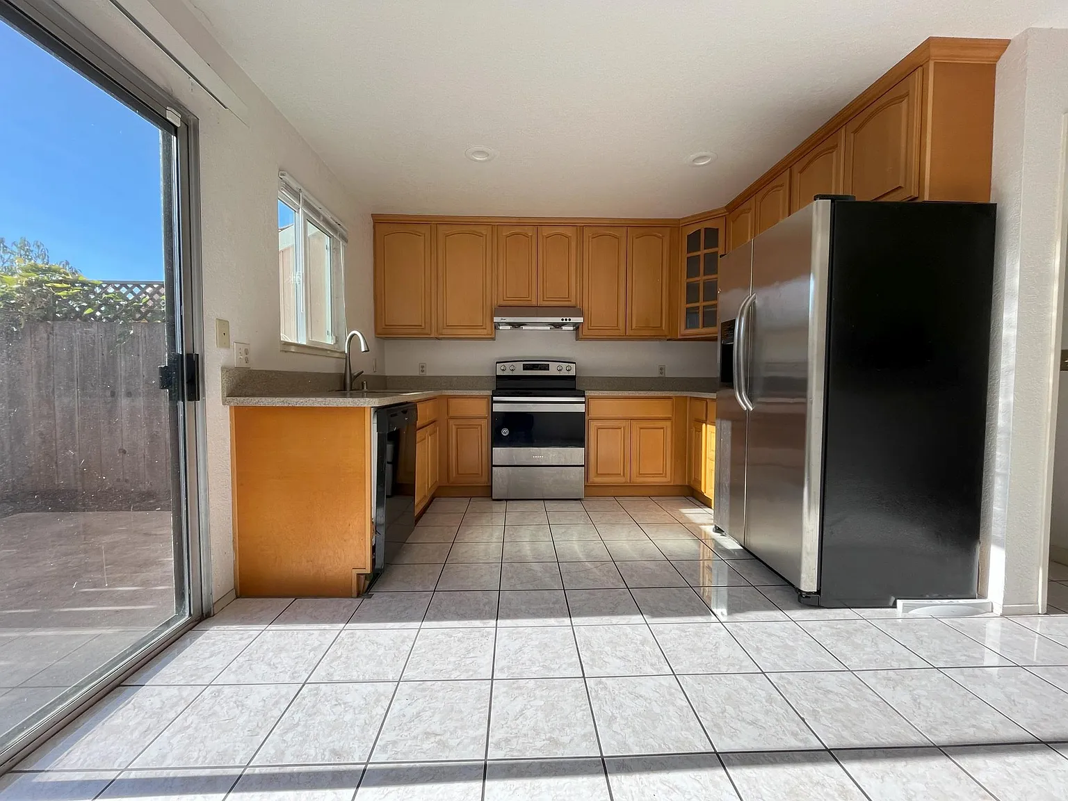 22807 Grand St — Photo 4