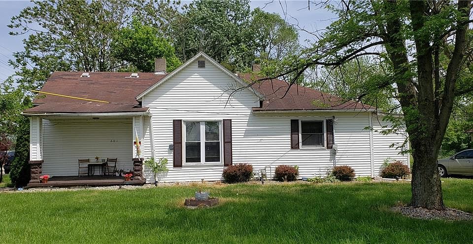 2nd image of 601 E Centennial Ave