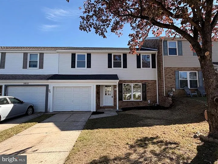 4 bed, 1.5 bath, 1988 sqft, $3,000 — Photo 1