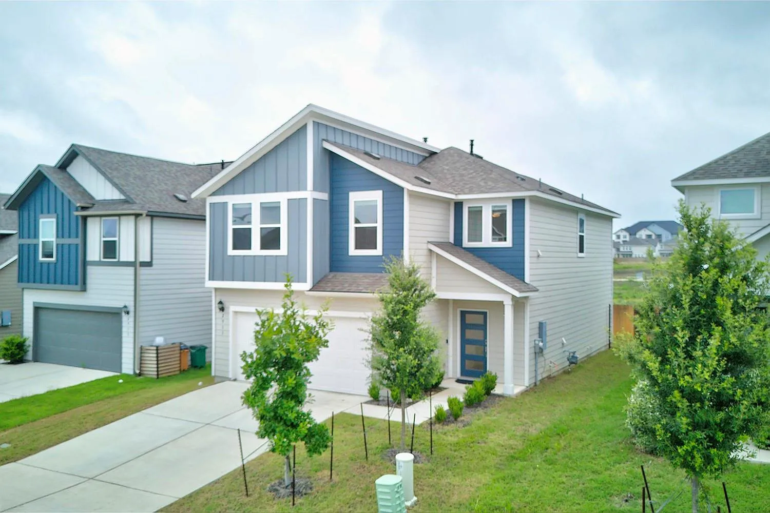4 bed, 2.5 bath, 2081 sqft, $2,300 — Photo 3