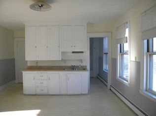 39 Cook St APT 3, Auburn, ME 04210