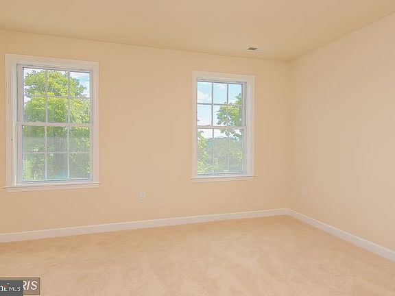 4th image of 522 Hotchkiss Dr