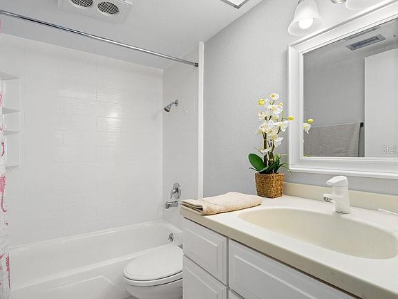5th image of 1012 Pearce Dr Unit 207