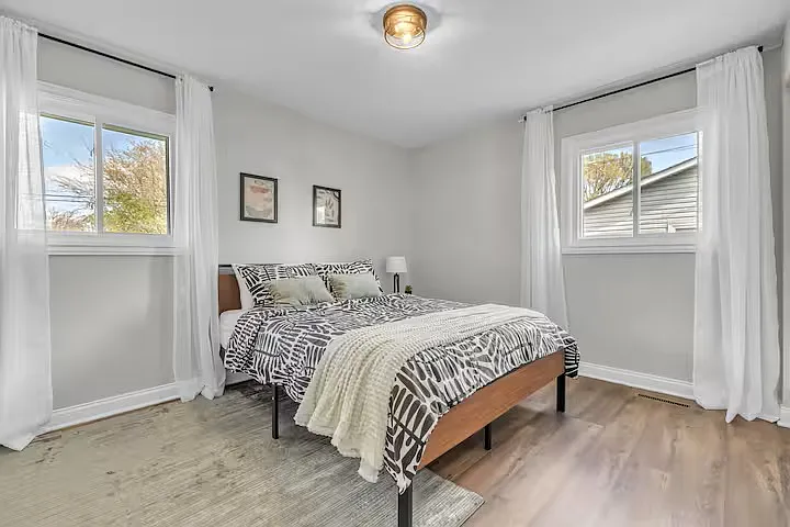 112 S Maxon Ln — Photo 9