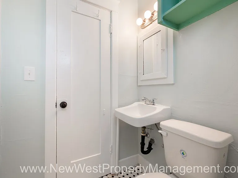 2419 Market St #B — Photo 14