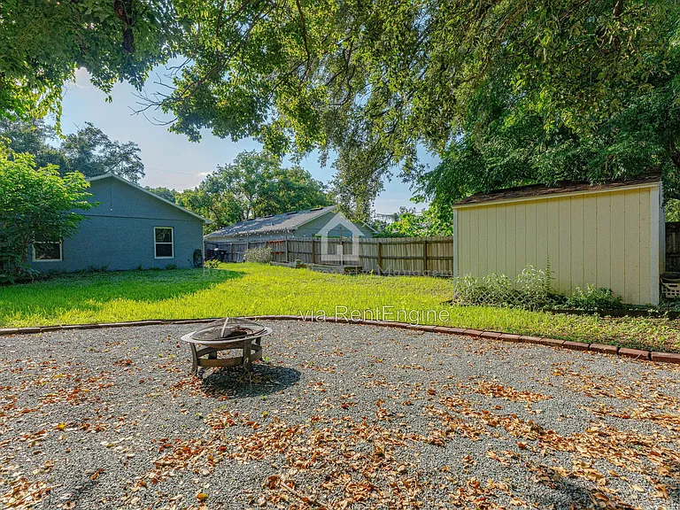 2403 Mayer St — Photo 9