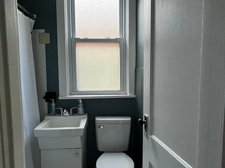 518 Lloyd St — Photo 9