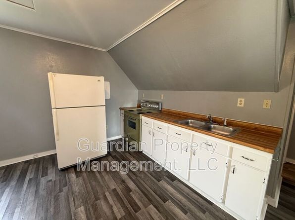 409.5 E 3rd St, Maryville, MO 64468