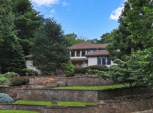 29 Deer Path Cir, Green Brook, NJ 08812