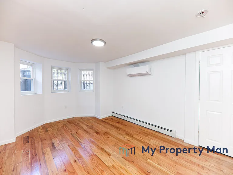 1092 Madison St #1 — Photo 5