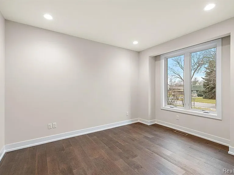 2921 Walsh Dr — Photo 6