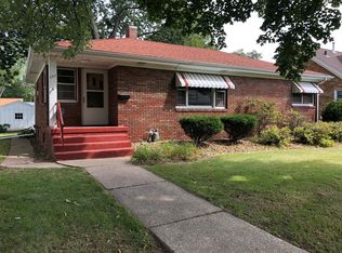 257 6th St, Silvis, IL 61282