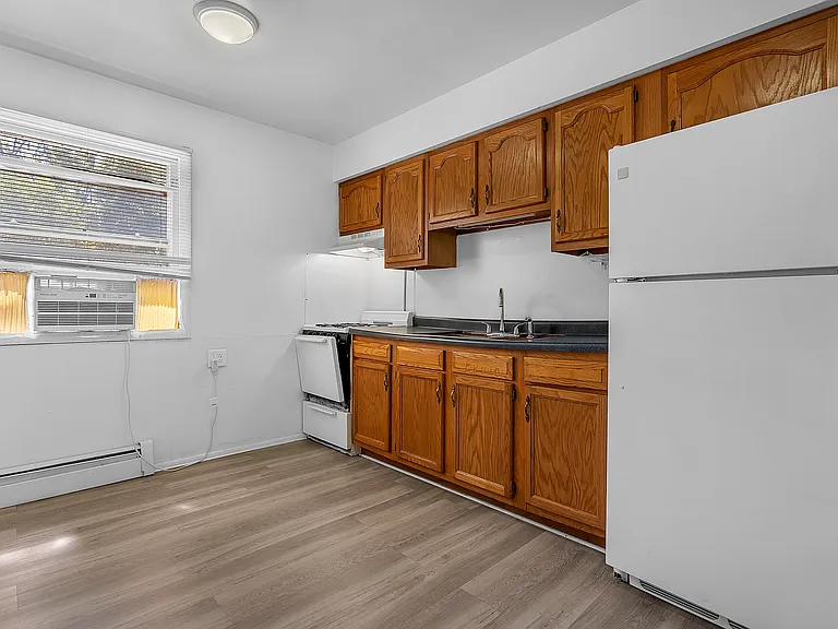 5533 Aspen Ave #4 — Photo 4