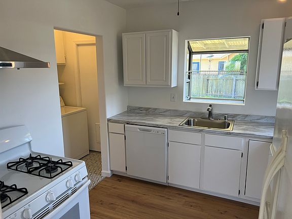 3rd image of 701 Broadway St