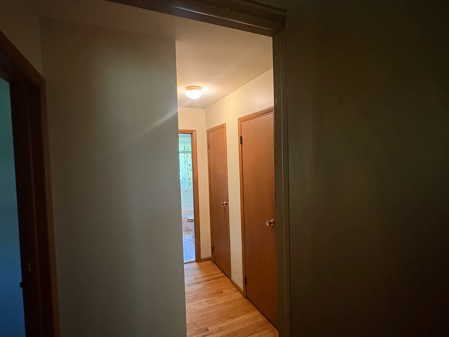 3 bed, 1100 sqft, $2,200 — Photo 4