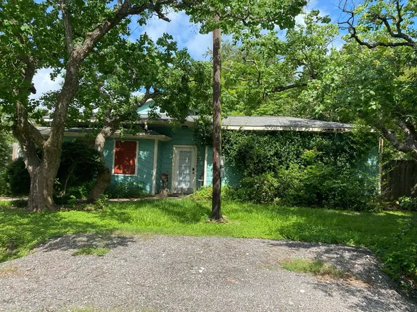 120 5th St, San Leon, TX 77539