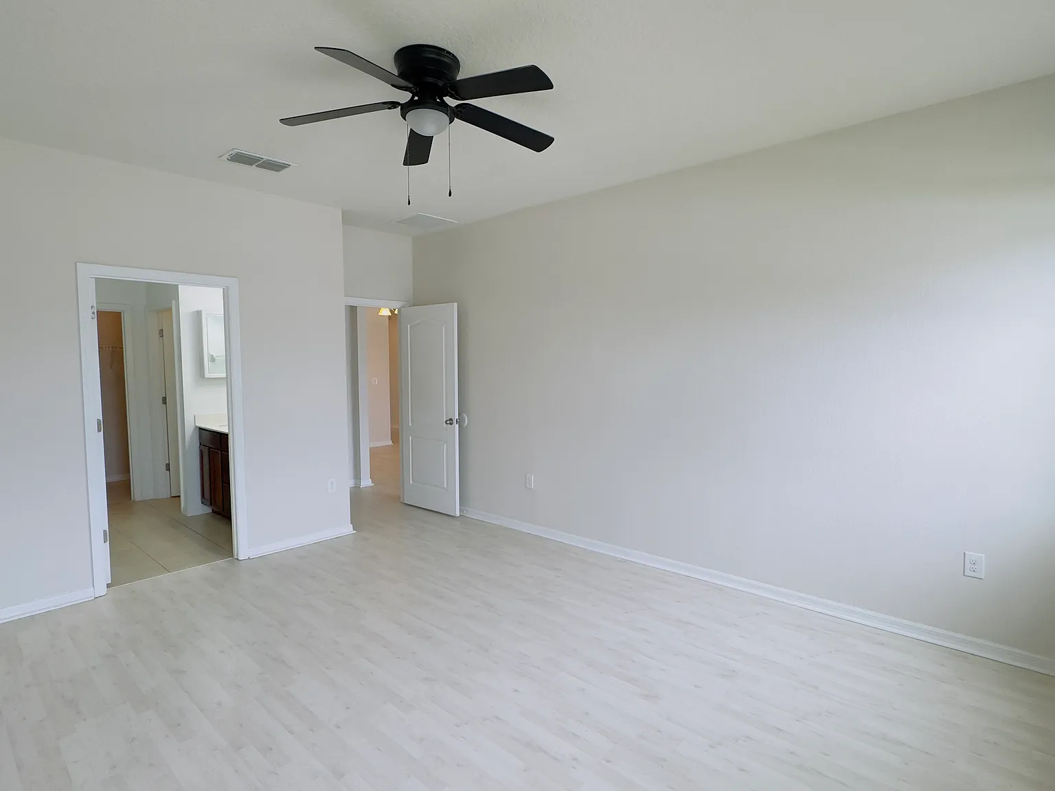 976 Glazebrook Loop — Photo 4