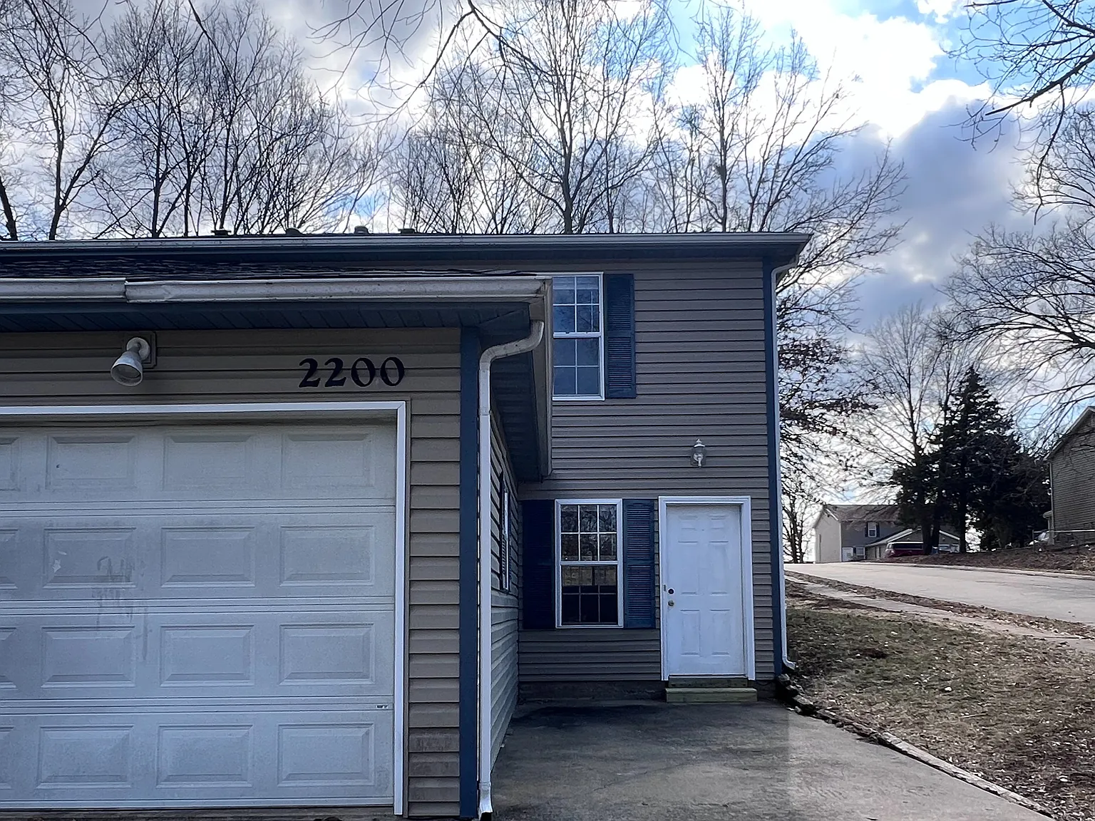3 bed, 1.5 bath, 1250 sqft, $1,250 — Photo 1
