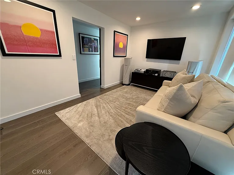 116 W Channel Islands Blvd — Photo 32