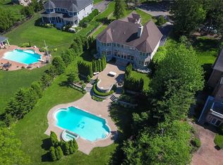 67 Laurel Hill Rd, Centerport, NY 11721