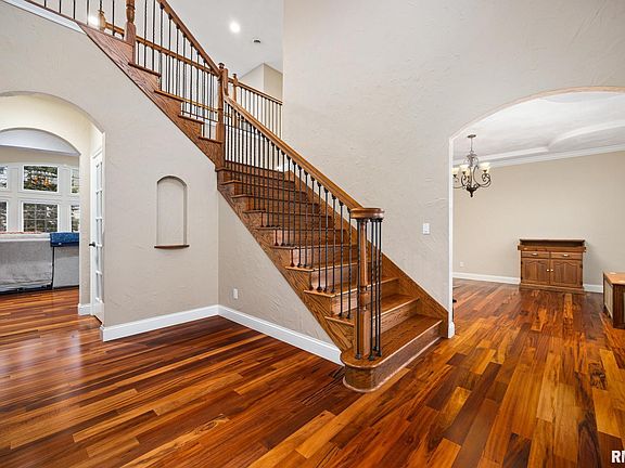 4th image of 31 Sapphire Point