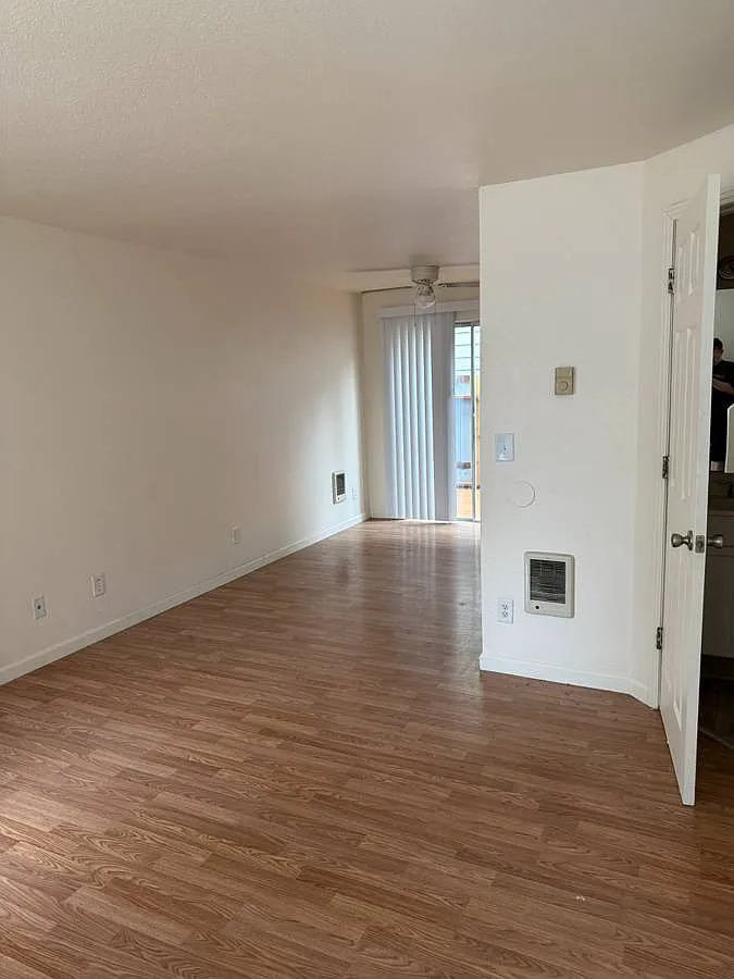 2 bed, 1.5 bath, 900 sqft, $1,299 — Photo 3