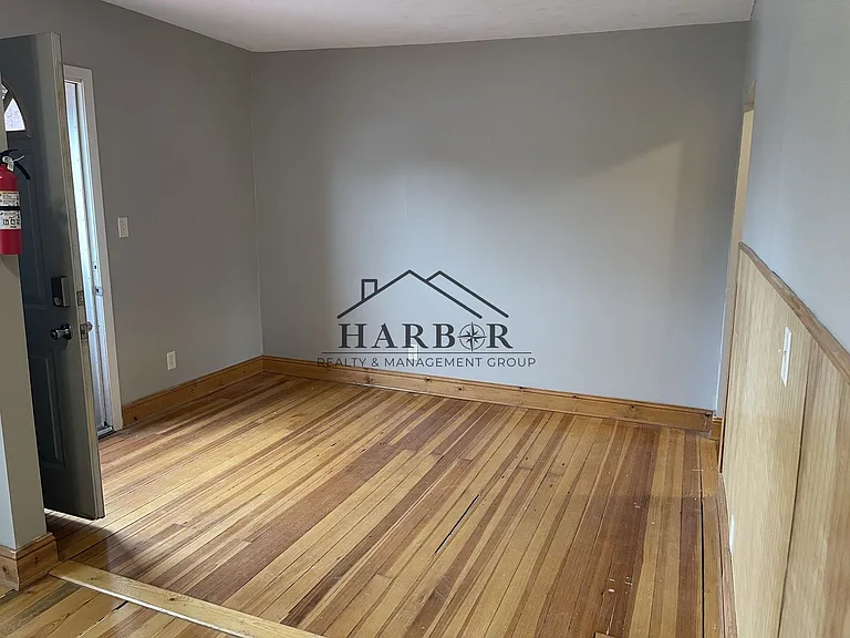 24 W Main St #5 — Photo 9