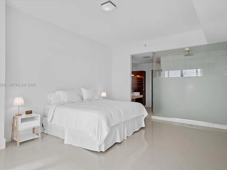 2020 N Bayshore Dr #605 — Photo 9