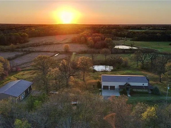 5455 E Zodiac Rd, Liberal, MO 64762