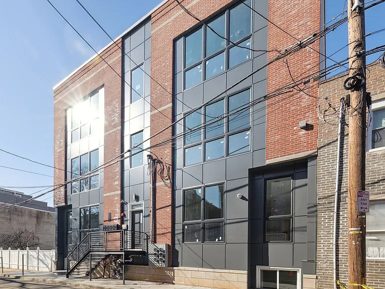2550 Hope St — Photo 27