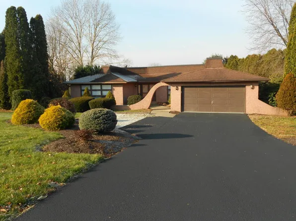 18 S Greco Dr, Sugarloaf, PA 18249