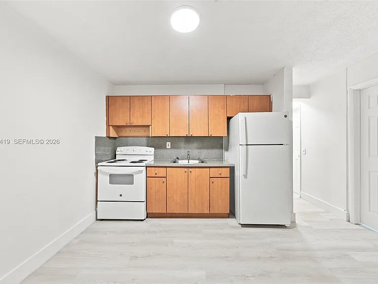 635 SW 7th Ct #4 — Photo 20