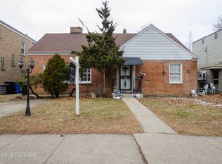 2926 W Pratt Blvd, Chicago, IL 60645
