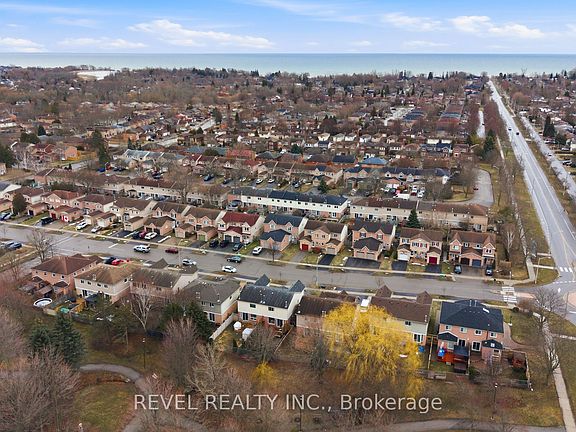 3rd image of 13 Rollo Dr