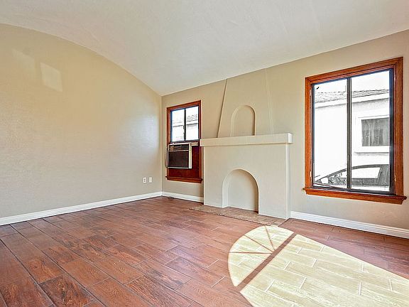 5th image of 10333 Rosewood Ave