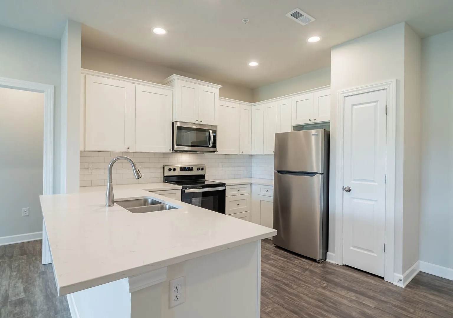 West Village Villas and Apartments — Photo 2