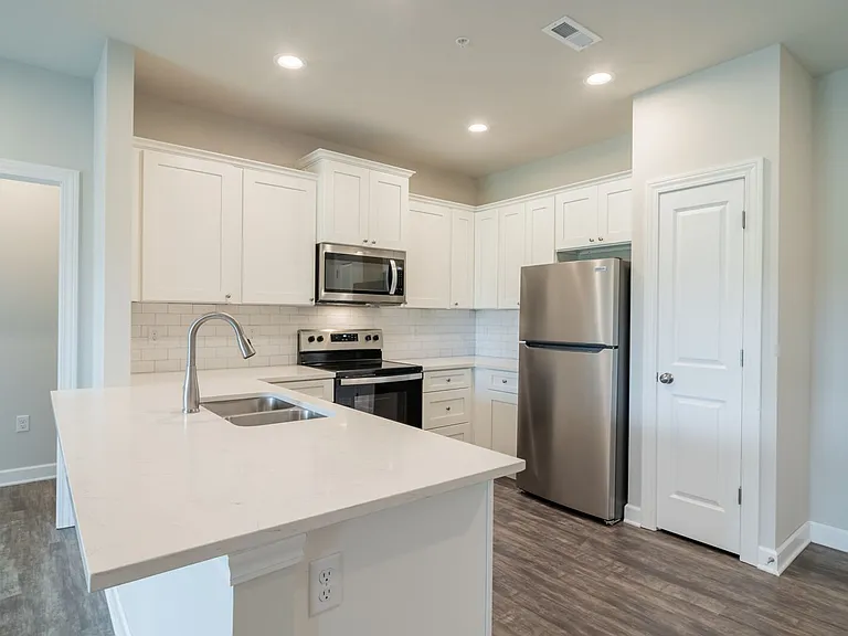 West Village Villas and Apartments — Photo 24