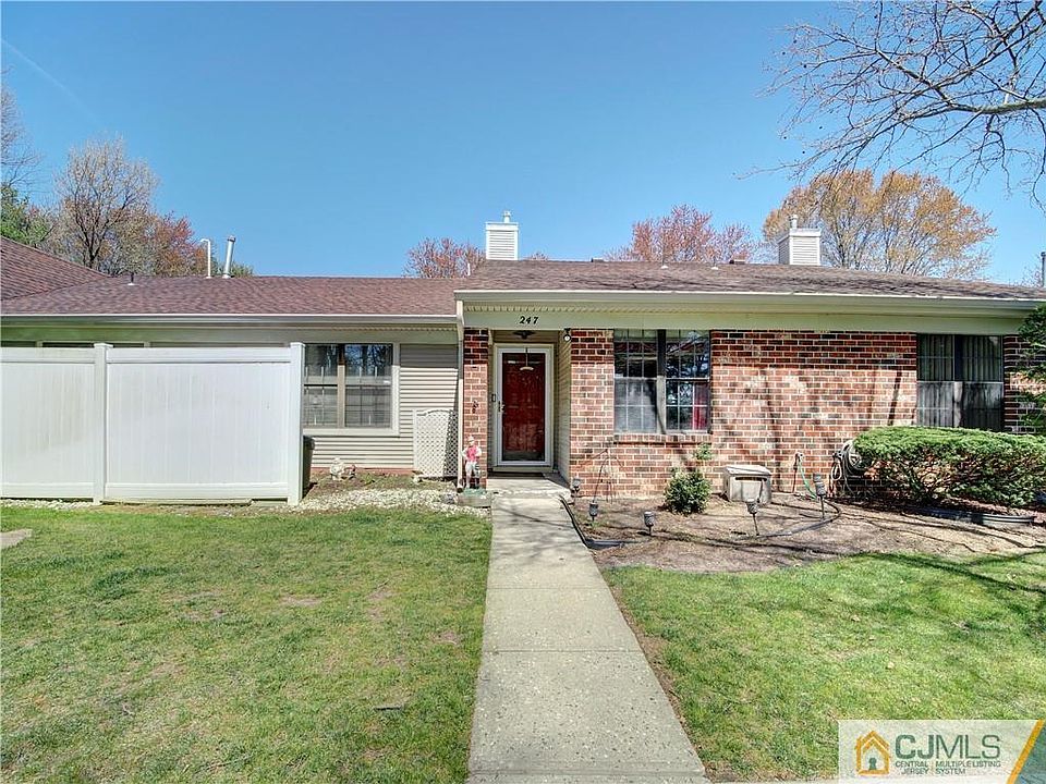 1st image of 247 Wycoff Way W